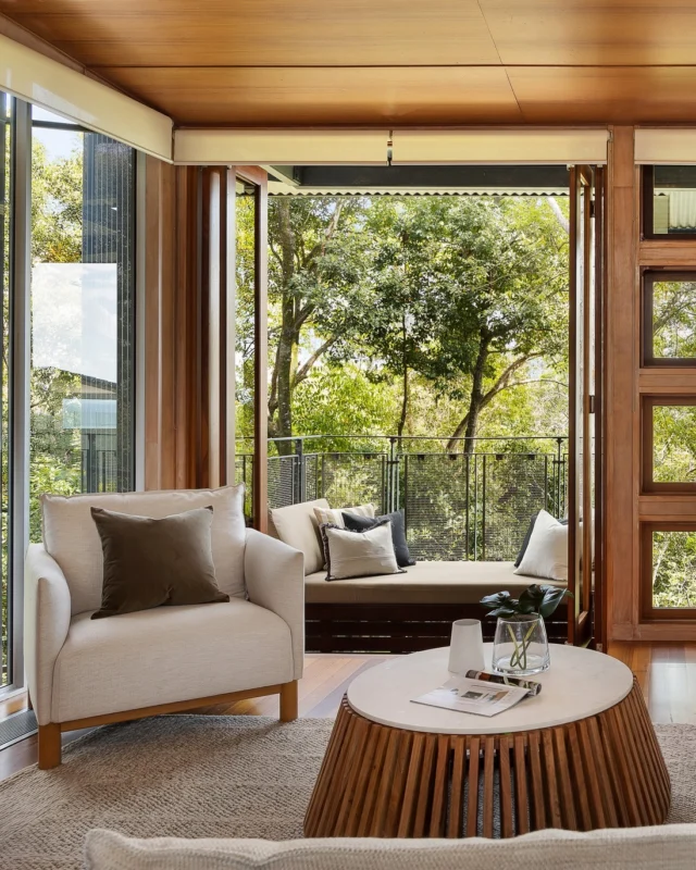 Hidden in the treetops with front-row views of Laguna Bay - Viridian, Residence 20 is where design meets daydream ✨
Up in the treetops, where the breeze flows through and Laguna Bay sparkles below. With spots open this May, now’s the time to book that spontaneous escape.
Locals tip: May might just be Noosa at its best - mild days, golden sunsets and room to truly unwind.